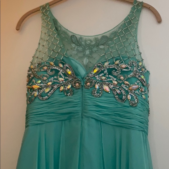 Formal green gown w/ protective bag - Picture 6 of 10